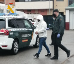 La Guardia Civil detiene a dos jóvenes por tráfico de drogas y tenencia ilícita de armas