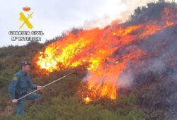 La Guardia Civil investiga a una persona por el incendio forestal de Bezana