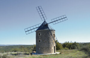 El Molino de Viento de Villaescusa de Butrón vuelve a lucir sus aspas