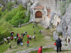 MONUMENTO NATURAL DE OJO GUAREÑA