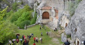 MONUMENTO NATURAL DE OJO GUAREÑA
