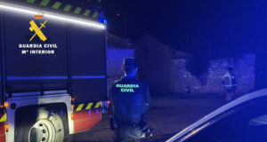 La Guardia Civil evita graves daños personales y materiales tras el incendio de una vivienda