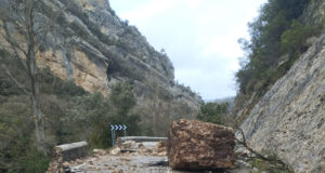 Un desprendimiento obliga a cortar la carretera entre Incinillas y Valdenoceda