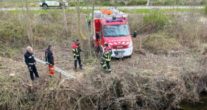 Un coche cae al río Nela en Villarcayo sin que se produzcan heridos