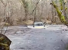 Rescatadas cuatro personas de un coche en el río Nela a la altura de Quintanabaldo