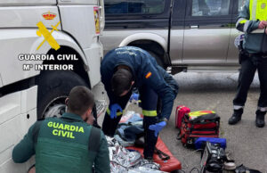 La Guardia Civil auxilia a un turista herido grave tras ser atropellado por un camión en Arija