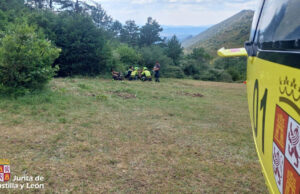 EL GRUPO DE RESCATE DE PROTECCIÓN CIVIL SOCORRE A UNA SENDERISTA INDISPUESTA EN VALLE DE TOBALINA